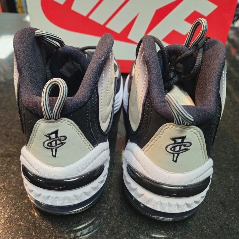 AIR PENNY 2 'PANDA' sz 8 white & black  Nwb